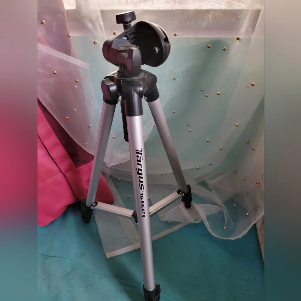 Tragus camera tripod